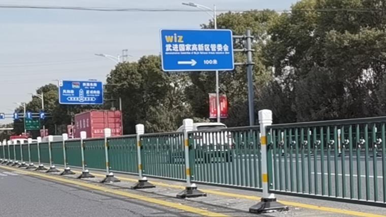 湖塘夏城南路道路护栏